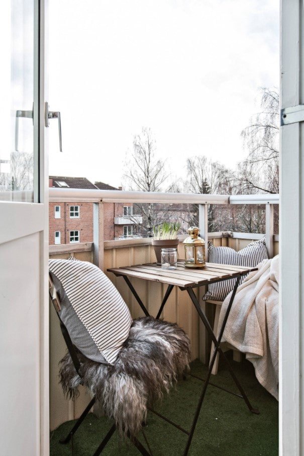 kunstgras op het balkon