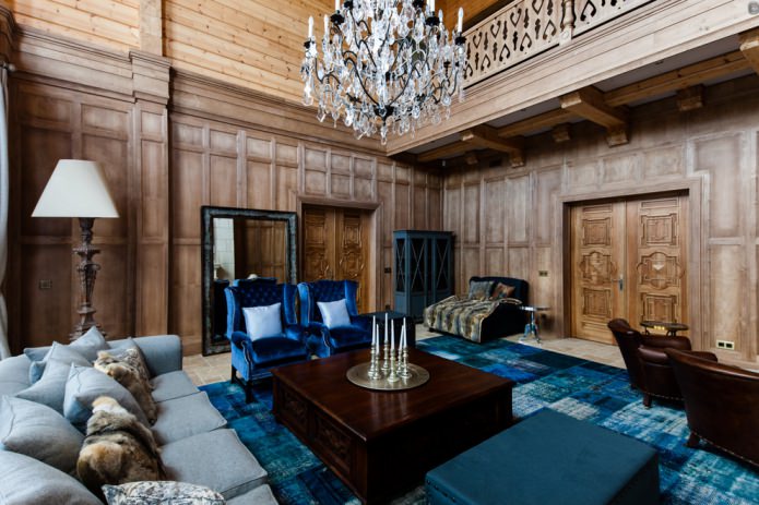 woonkamer met houten lambrisering
