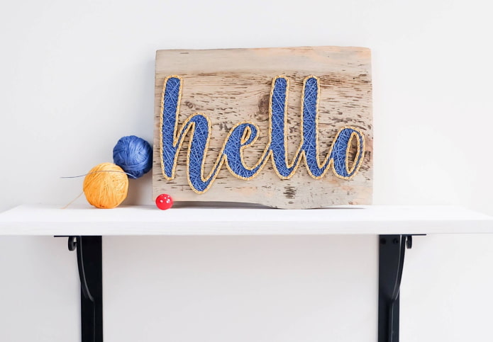 Geel en blauw opschrift