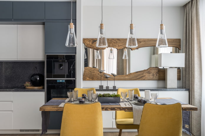 spiegelpaneel in het keukeninterieur