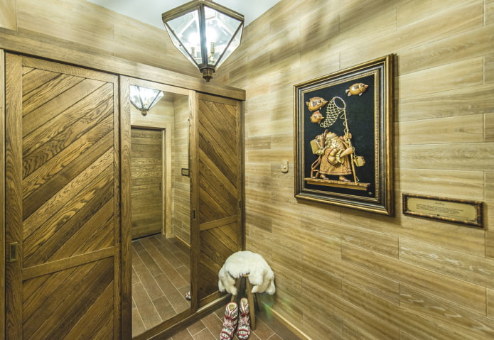 wandpaneel in het interieur van de gang