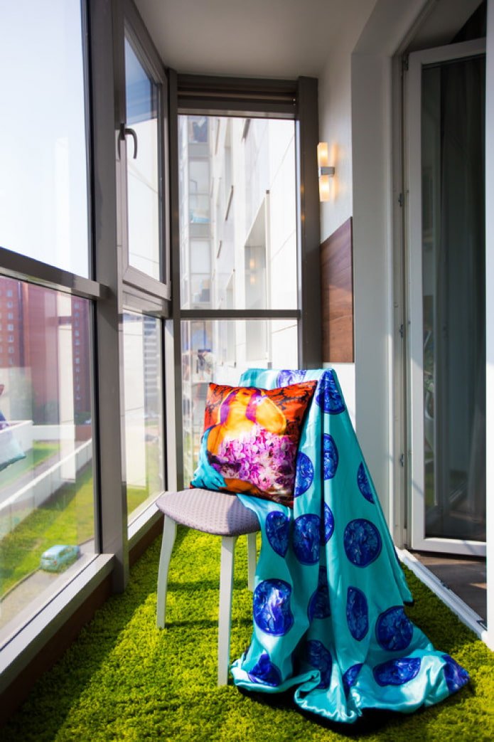 kunststof ramen op het balkon