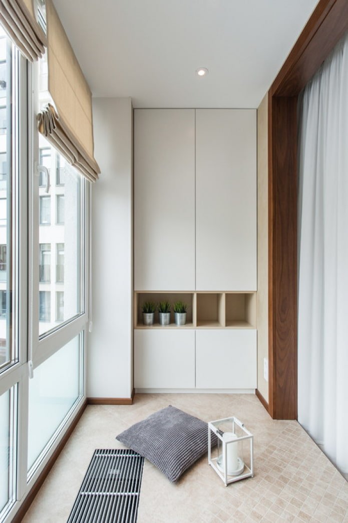 witte kozijnen op het balkon