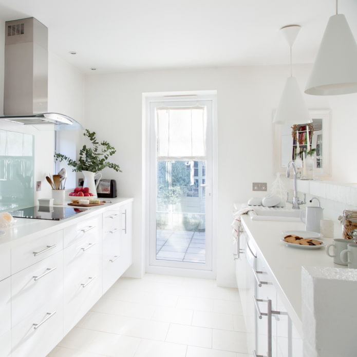 witte smalle keuken