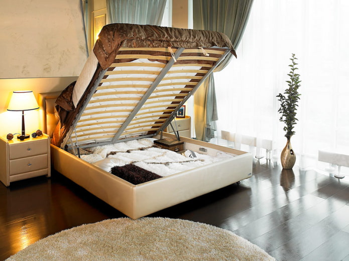 bed met hefmechanisme