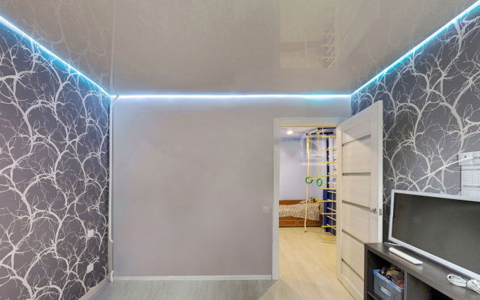 zwevende plafondconstructie met omtrekverlichting