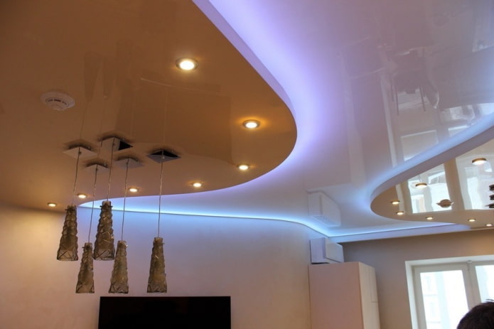 plafond met twee niveaus