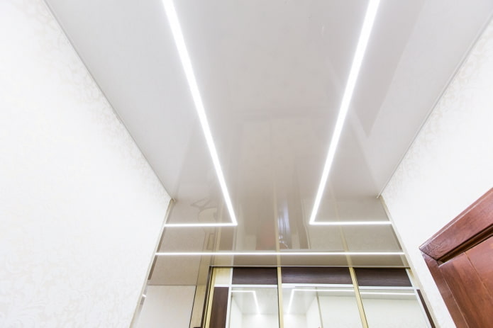 zwevende lijnen aan het plafond