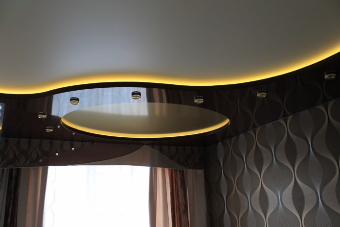 plafond met achtergrondverlichting