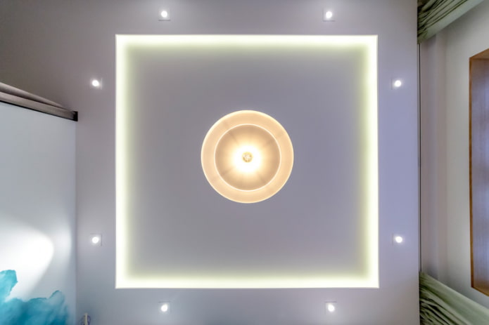 plafond met een kroonluchter