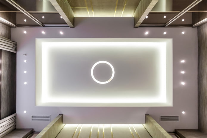 plafond met verlichting