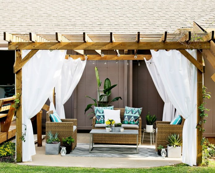 terrasdecoratie met pergola