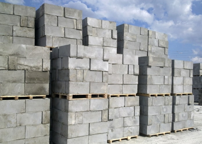 pallets met schuimblokken