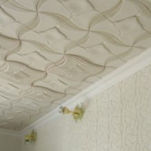 Plafondtegels van schuimplastic: voor- en nadelen, lijmen in fasen - 6