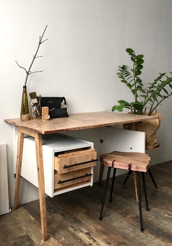 Werkplek van een hergebruikte tafel
