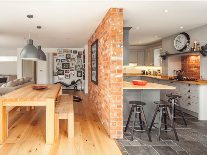 scheidingswand in het interieur van een keuken-eetkamer