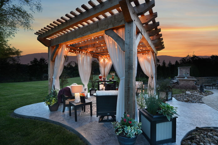 pergola met slingers
