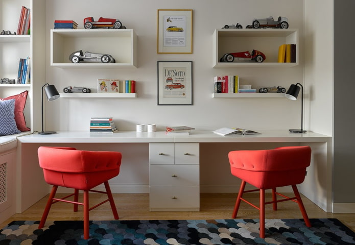 bureau voor twee kinderen in het interieur