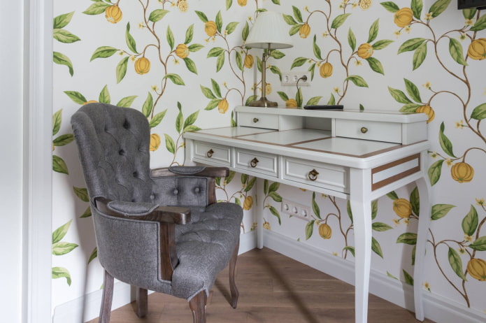 bureau met lades in het interieur