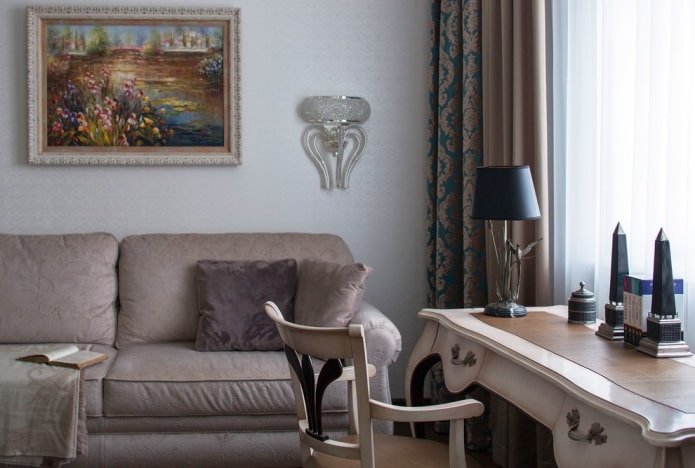 bureau met een leren blad in het interieur