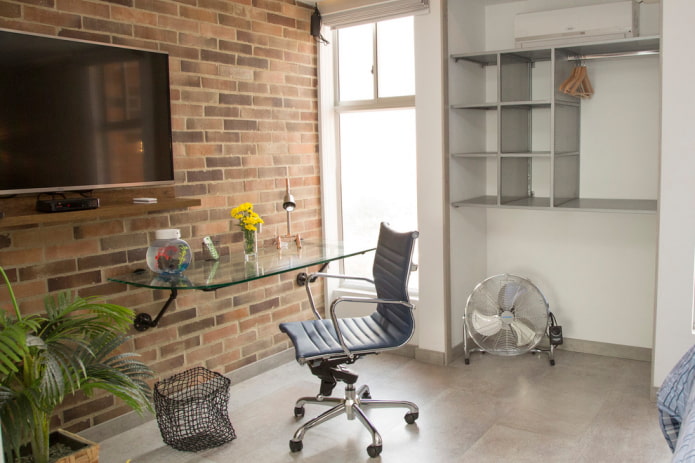 glazen bureau in het interieur