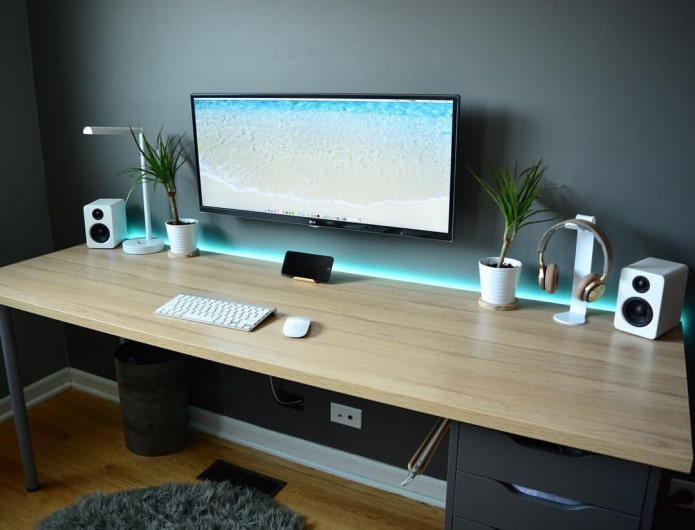 verlicht bureau in het interieur