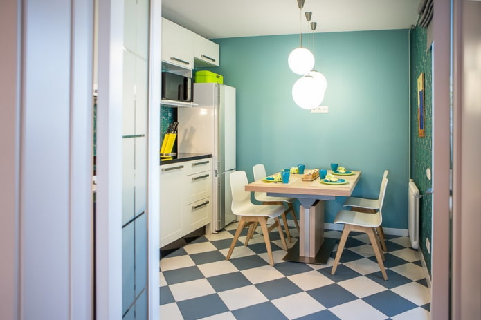 matte vloertegels in het keukeninterieur