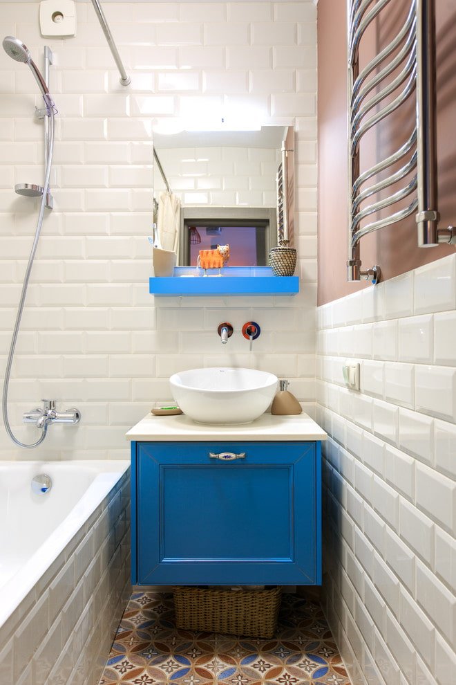 interieur van de badkamer in het studio-appartement