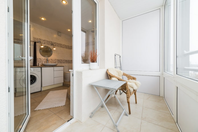 tegels in het interieur van het balkon