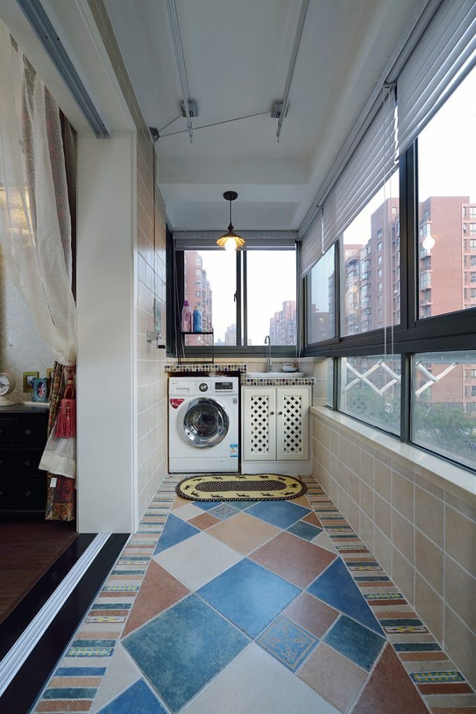 tegels in het interieur van het balkon
