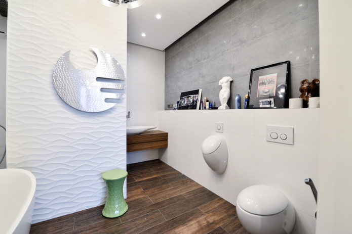 vloertegels met houtlook in het interieur van de badkamer