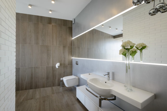 houten tegels in het toiletinterieur