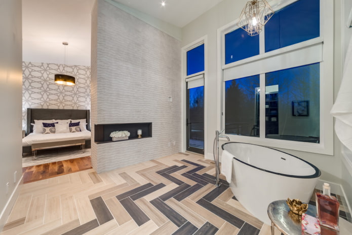 layout van houtlook tegels in het badkamerinterieur