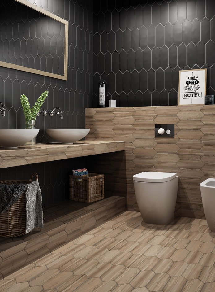 Tegels met houtlook in een badkamerinterieur