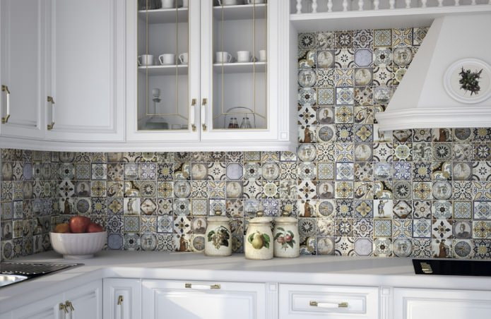 Patchworktegels in de keuken in landelijke stijl