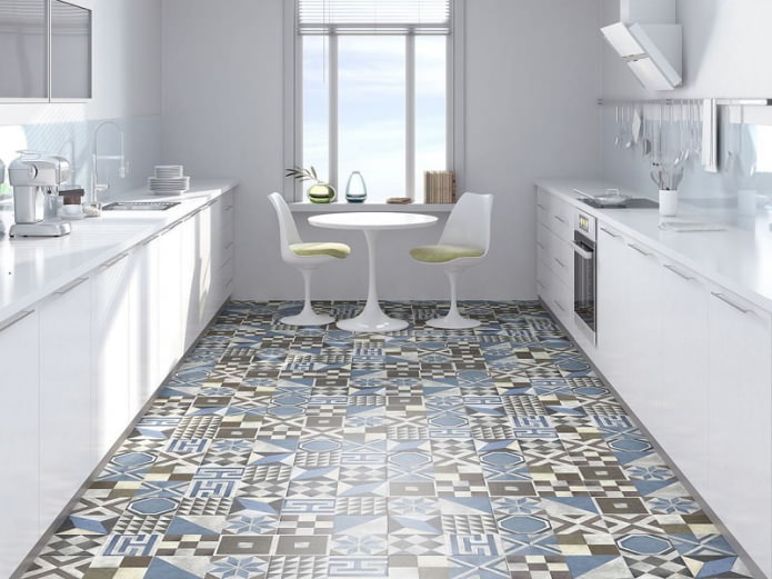 Patchworktegels in de keuken in minimalistische stijl