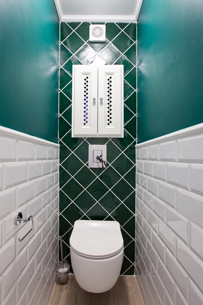 toiletdecoratie in een appartement uit het Chroesjtsjovische tijdperk
