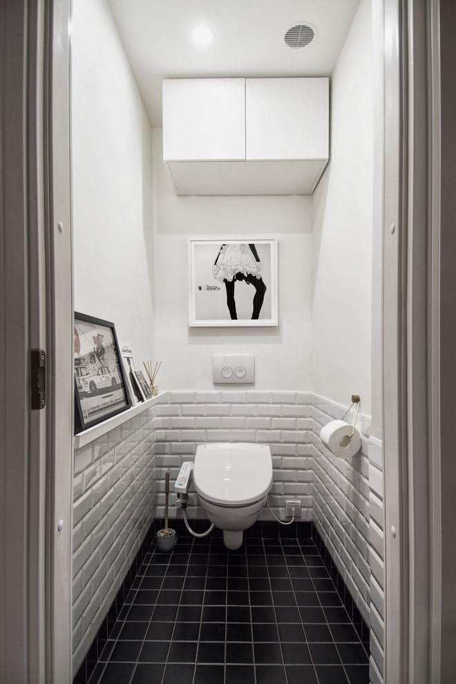 wandkast in de badkamer