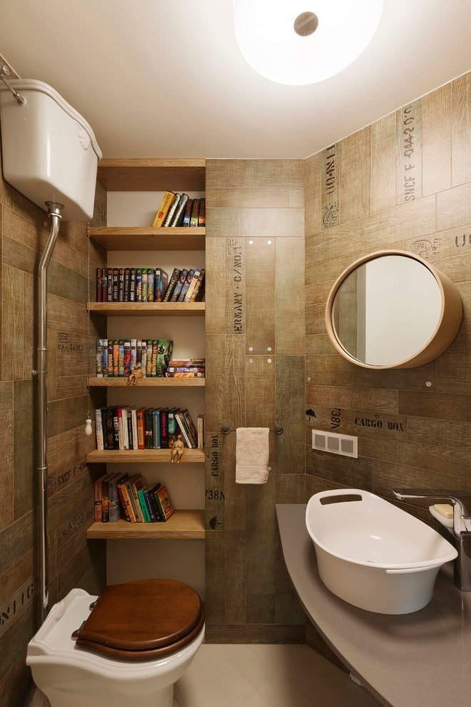 open planken in het toiletinterieur
