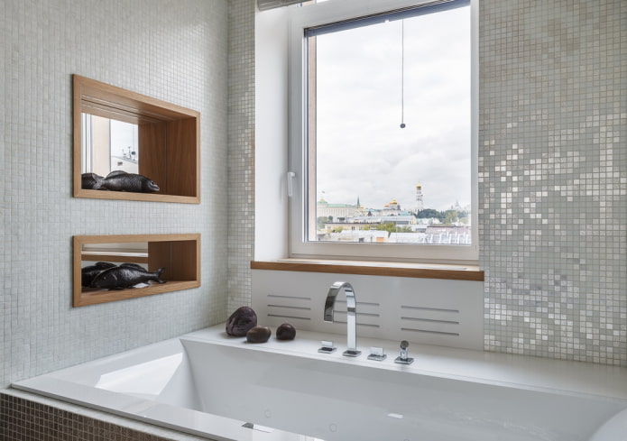 Moza?ekafwerking in het interieur van de badkamer