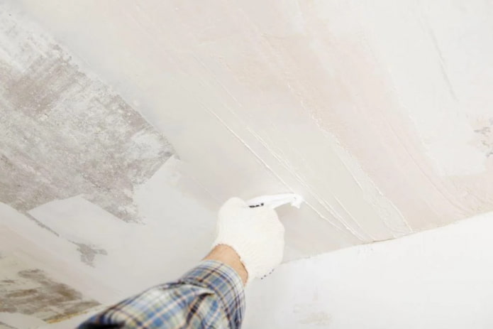 plafond egaliseren met plamuur