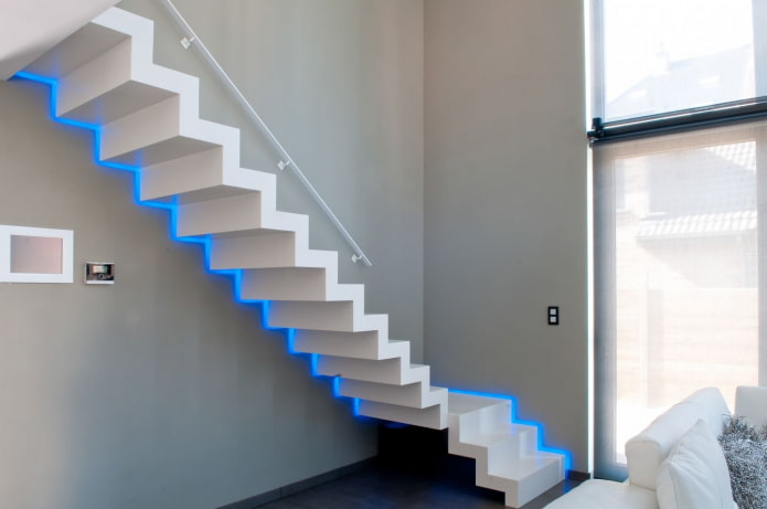 trap met LED-verlichting in huis