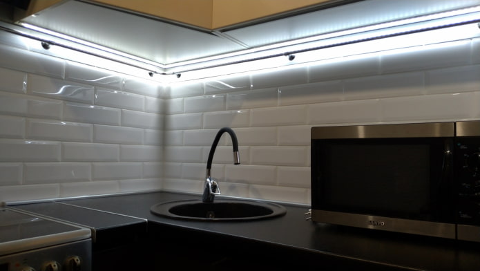 heldere verlichting in de keuken