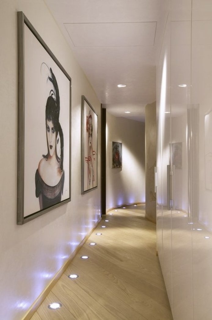 vloerverlichting met spots in het interieur