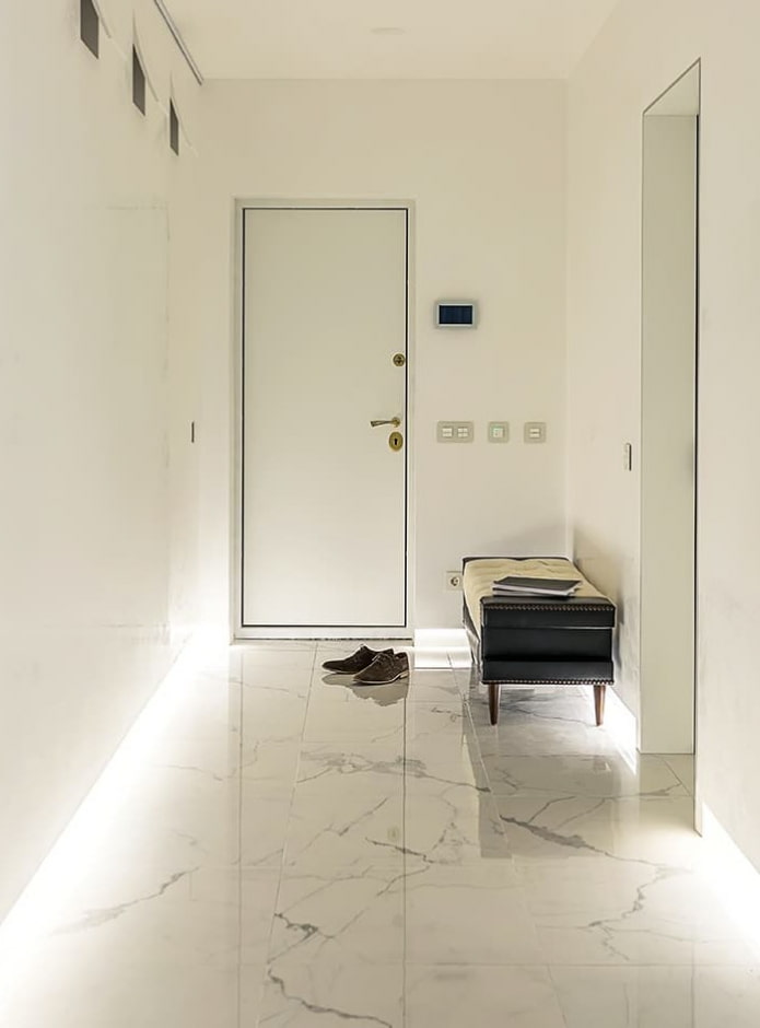 vloerverlichting in het interieur van de gang