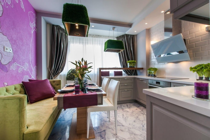 bank met kussens in de keuken