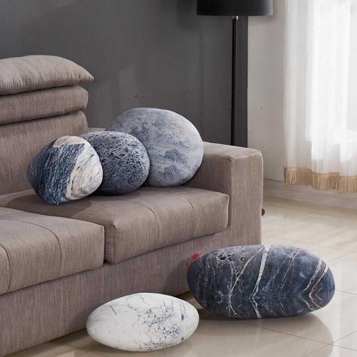 bijzonder kussen in de vorm van een steen