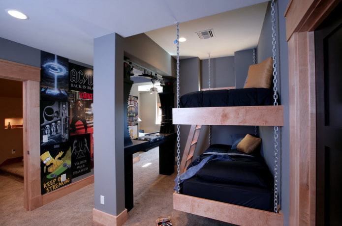 hangend bed met twee niveaus in het interieur
