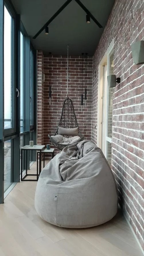 stoelen voor het balkon