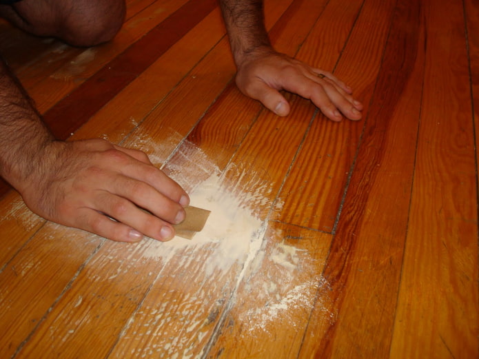 houten vloer plamuren